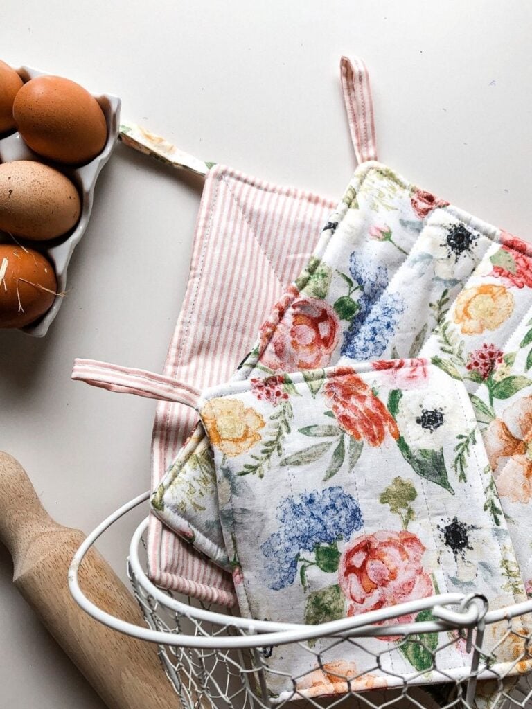 Pot Holder The Secret to a clean kitchen is Simple Don't cook EVER –  Hometown605