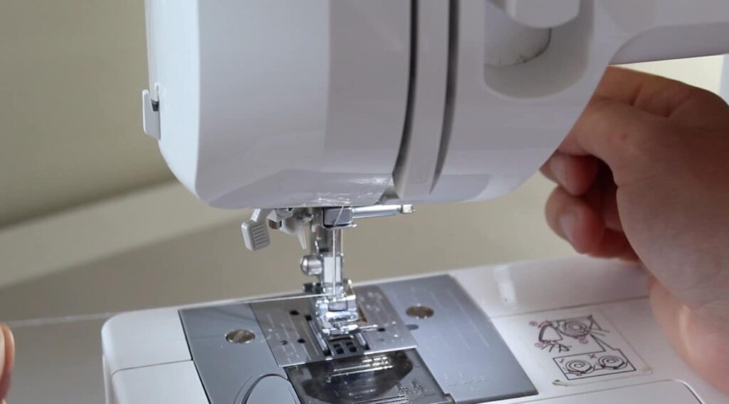 How to Thread a Sewing Machine Step by Step Guide
