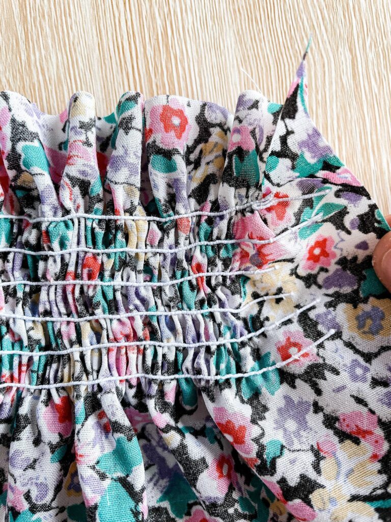 Shirring fabric with elastic thread