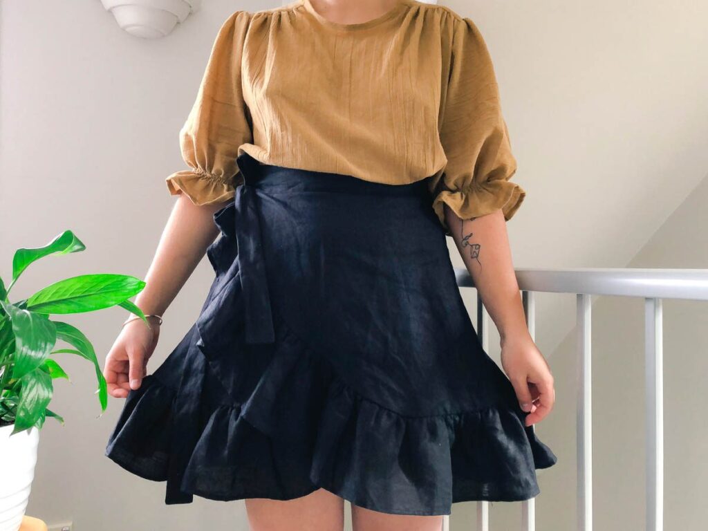 Wrap skirt sewn in a black linen with hem ruffles