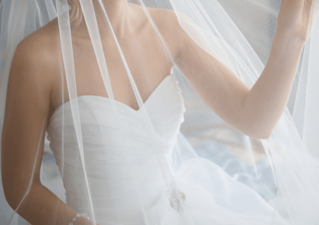 Woman wearing a tulle veil in her wedding dress