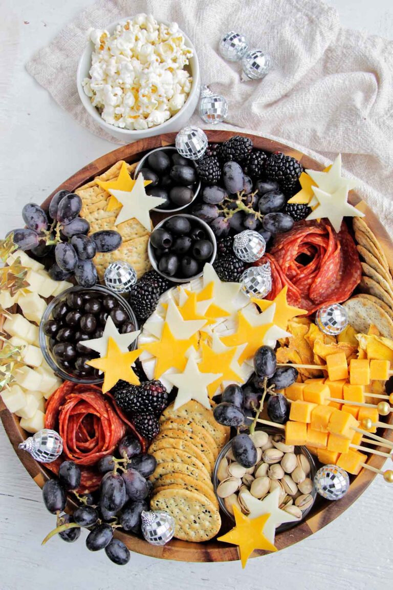 16 New Year’s Eve Party Ideas for Celebrating at Home in Style - Makyla ...