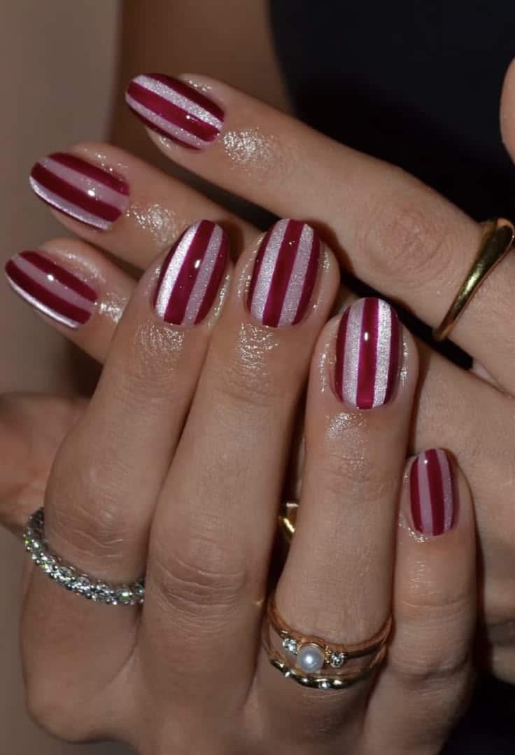 Short burgundy and pearl pink striped Christmas nails
