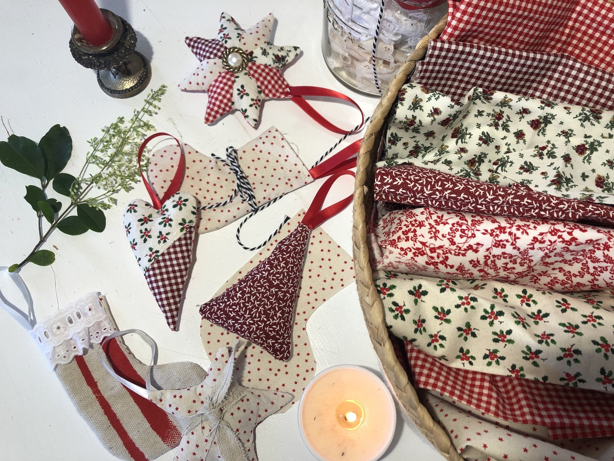 choosing fabrics for christmas decorations
